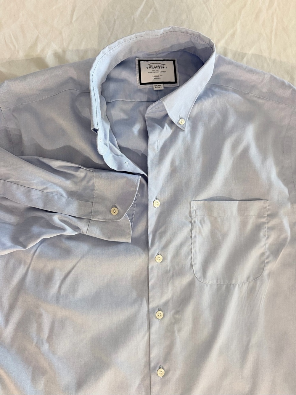 Charles Tyrwhitt Classic Fit Button Down Shirt in men's size 16.5/33